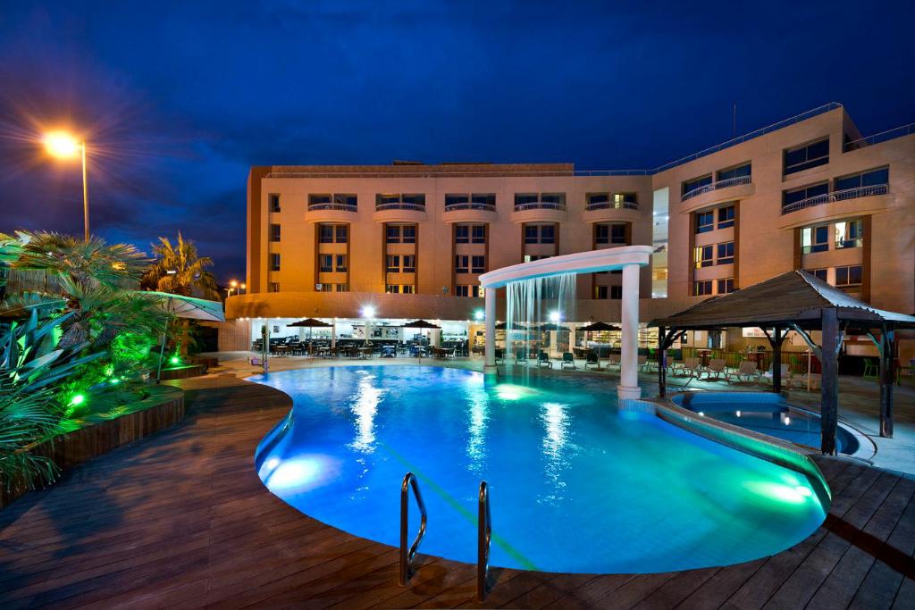 228585_17011122110050265124